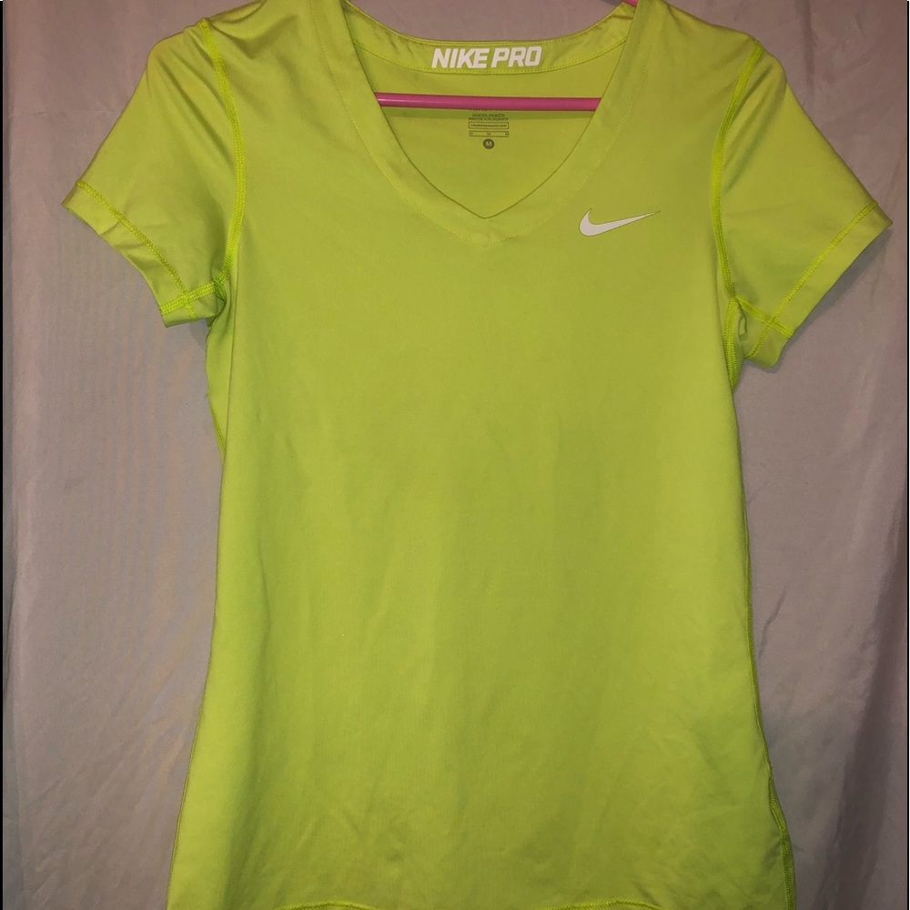 NIKE TEE SIZE M Worn once